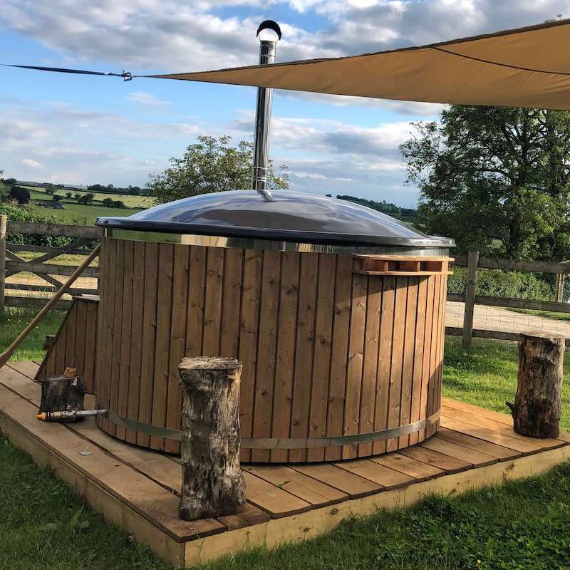 Glamping with hot tubs in the Cotswolds at Campfires & Stars